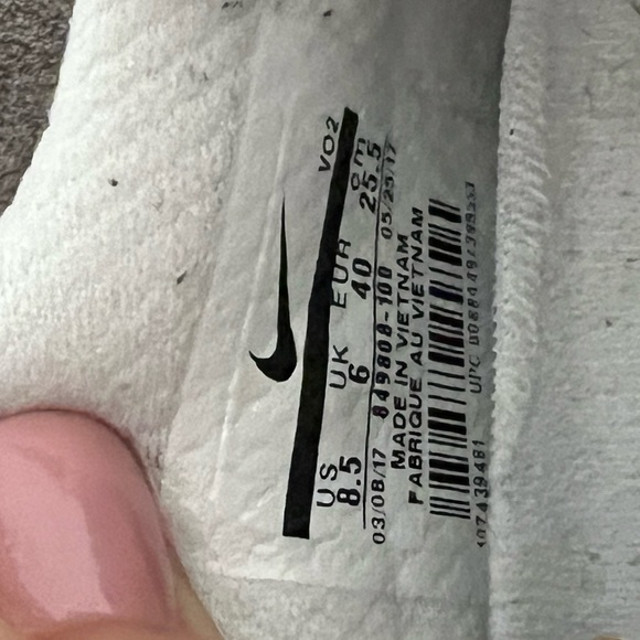 NIKE METCONS - Picture 4 of 5